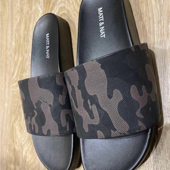 Matt & Nat Vegan Camo Slides - Picture 2 of 4